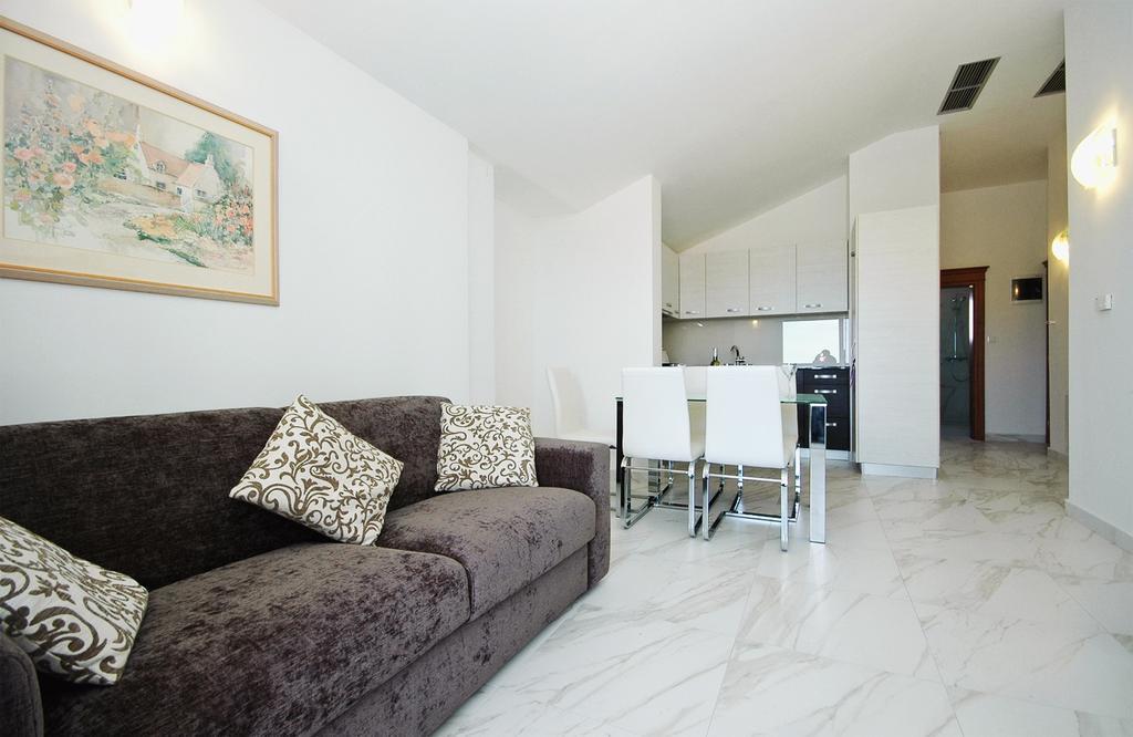 Apartments Victoria Privlaka Привлака Стая снимка