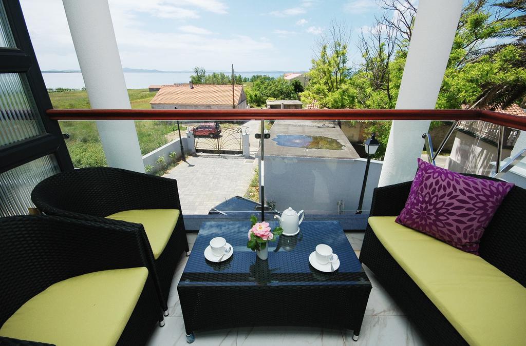 Apartments Victoria Privlaka Привлака Стая снимка