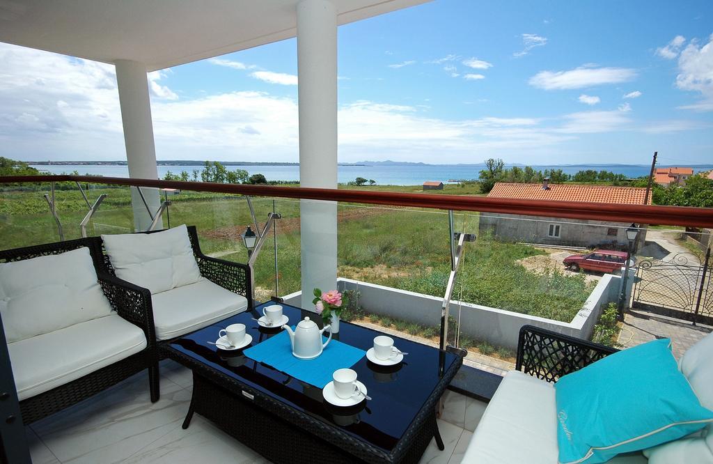 Apartments Victoria Privlaka Привлака Стая снимка